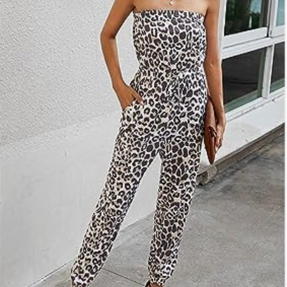 Leopard Print Sleeveless‎ Tapered Leg Romper - Size Medium